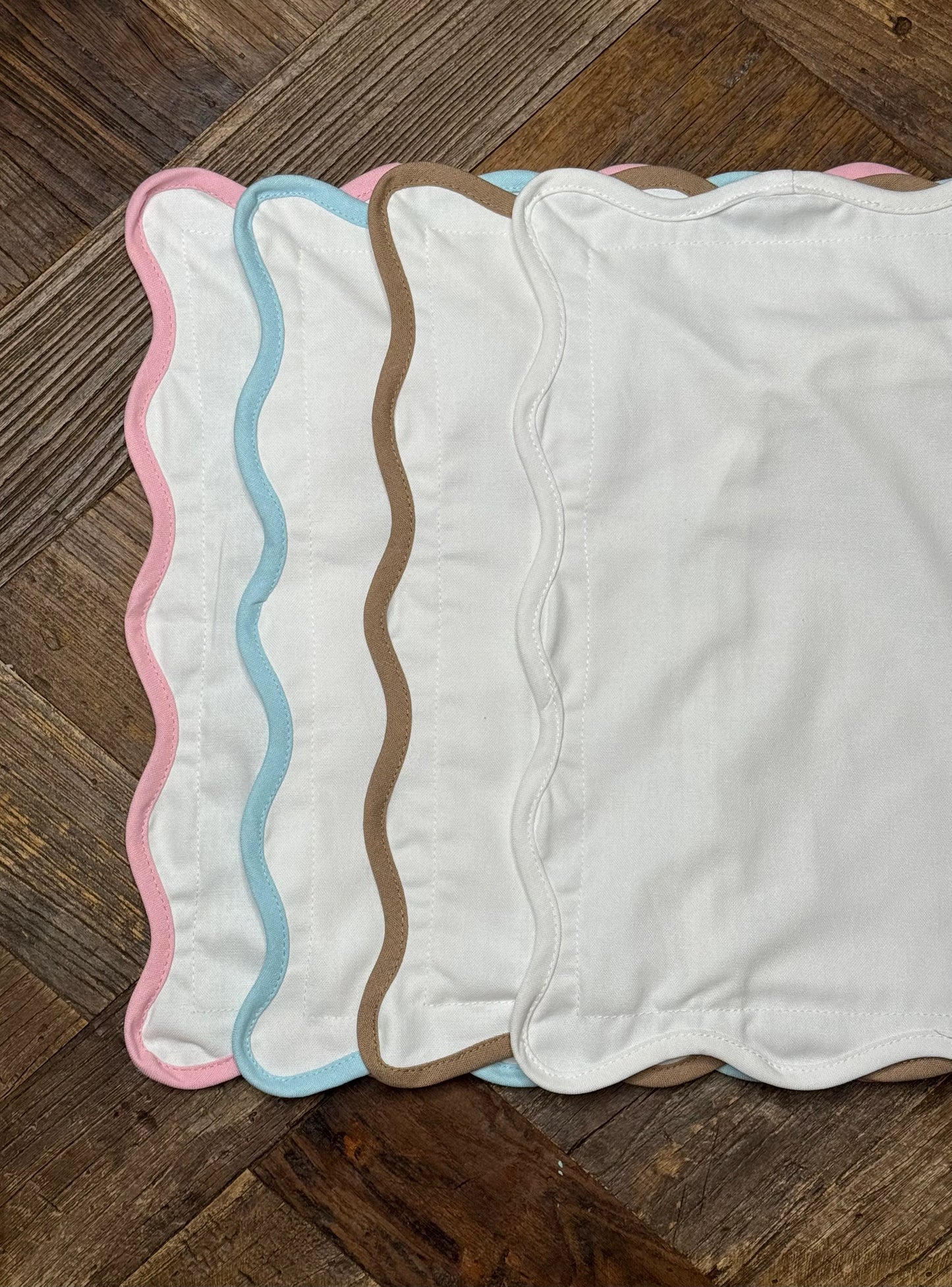 SCALLOP TRIM PILLOW WITH APPLIQUED
