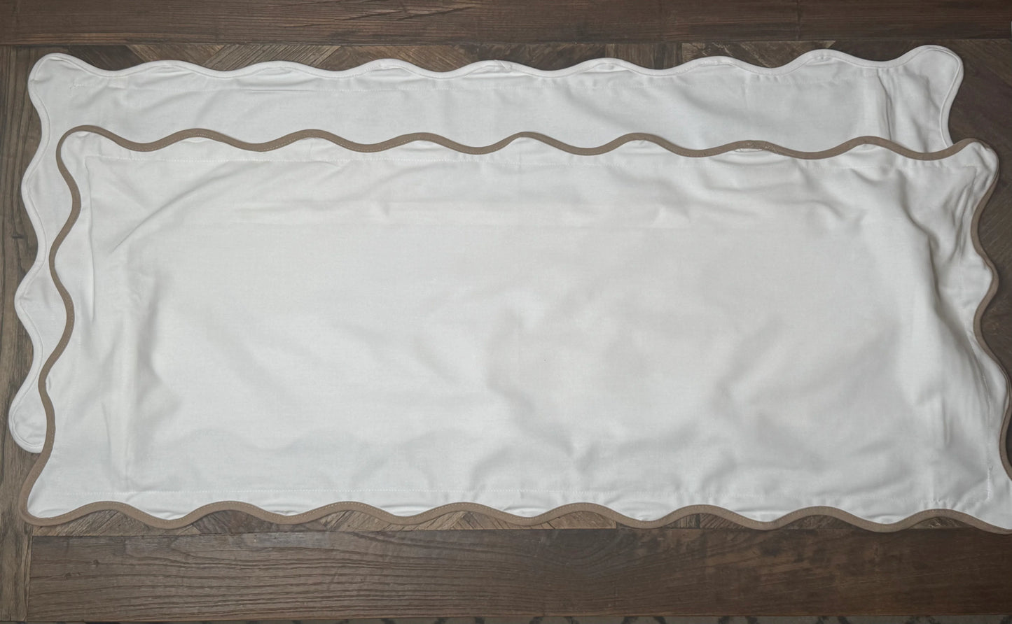 SCALLOP TRIM PILLOW WITH APPLIQUED