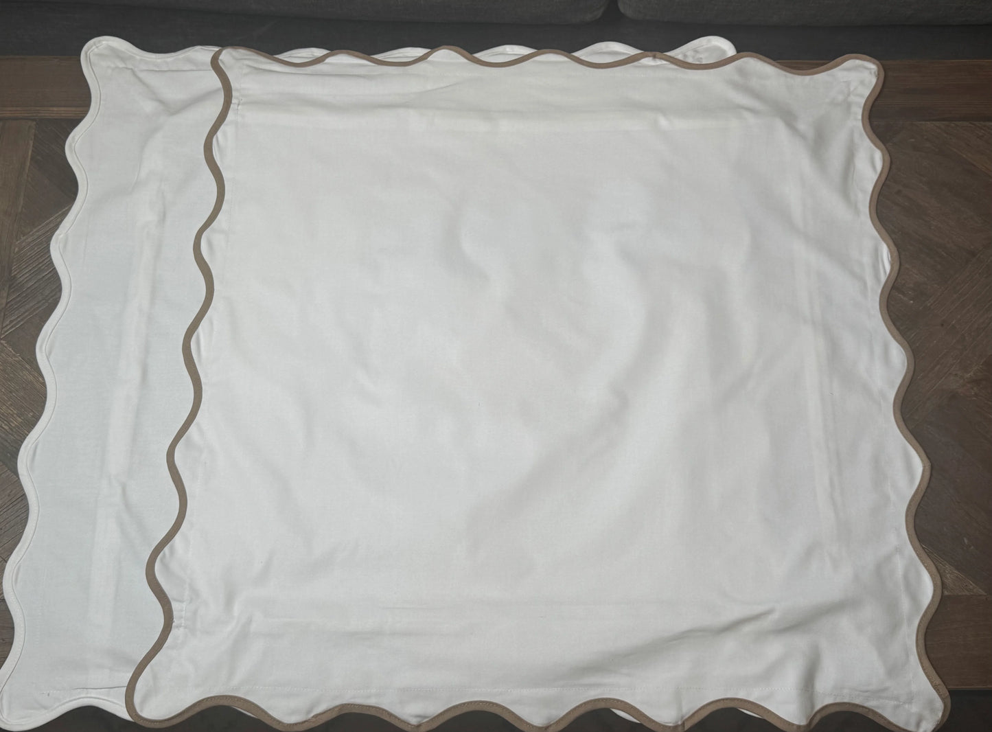 SCALLOP TRIM PILLOW WITH APPLIQUED