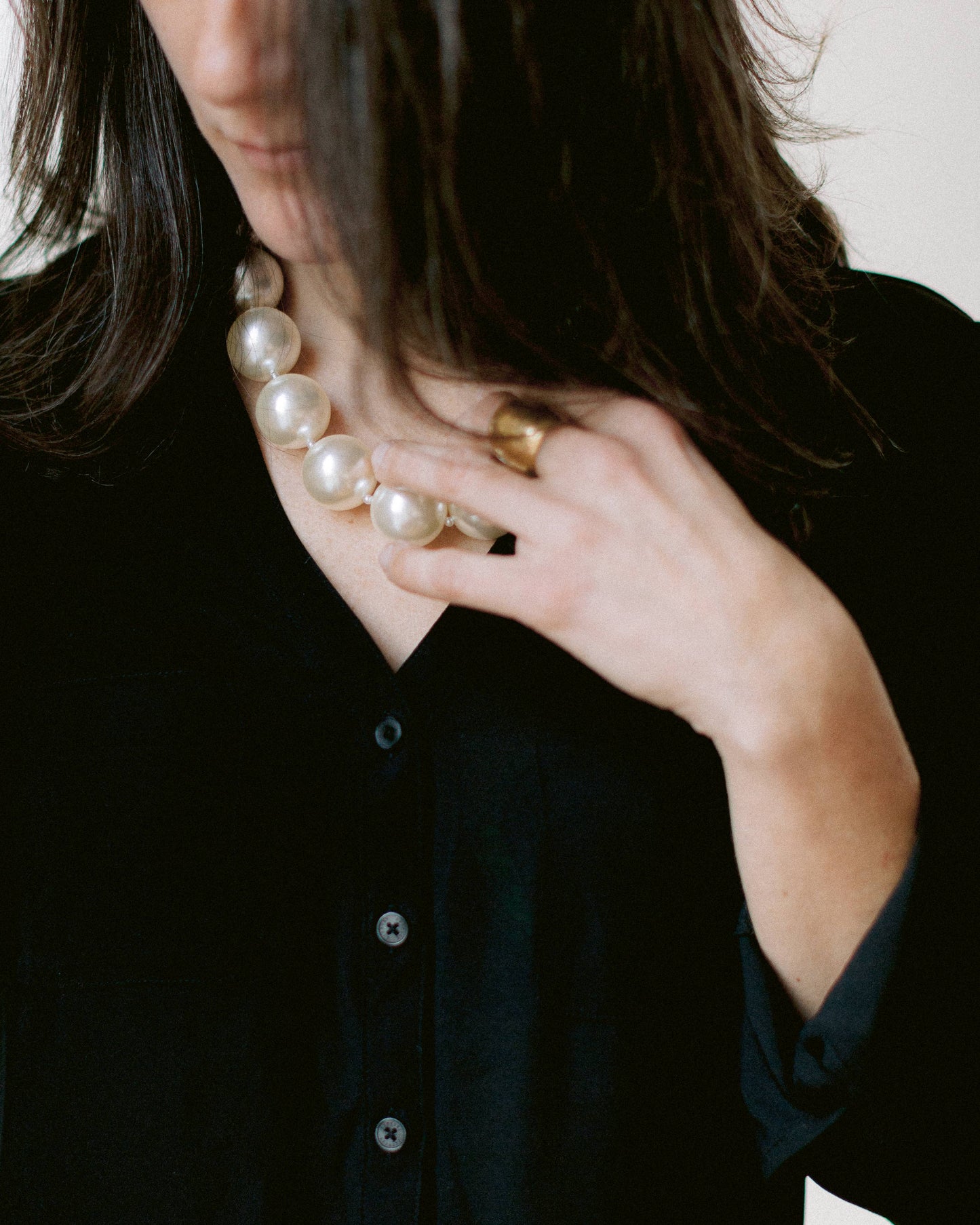 Hot Girls Pearls-Freezable Cooling Jewelry - Ivory White Necklace